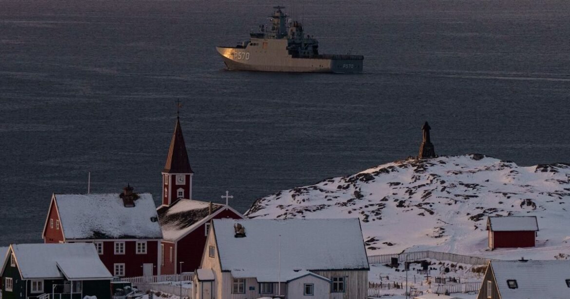 Γροιλανδία: Οι θαλάσσιοι δρόμοι της ναυτιλίας και ο θησαυρός των σπάνιων γαιών (χάρτες, γραφήματα)