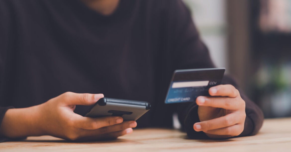 IRIS: «Έκρηξη» στις άμεσες πληρωμές την πενταετία 2020 – 2025 – Πώς αλλάζουν οι ηλεκτρονικές συναλλαγές την καθημερινότητά μας