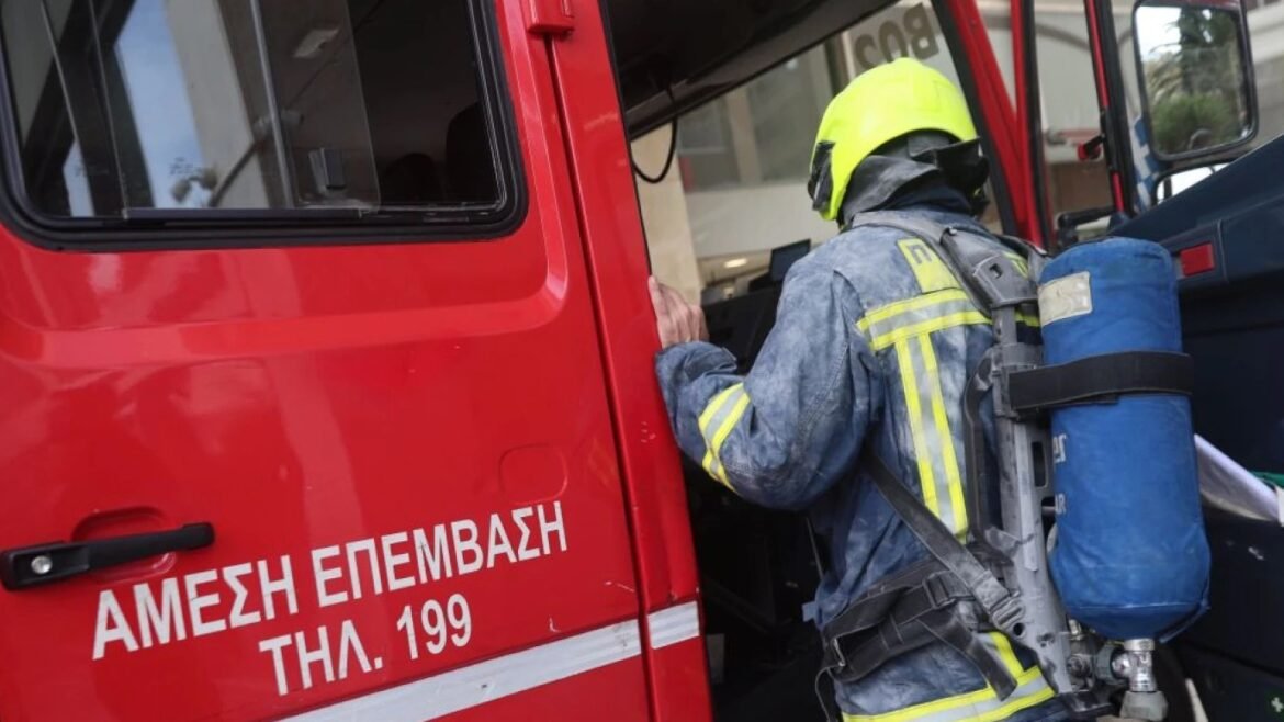 Φωτιά σε επιχείρηση στον Δήμο Δέλτα Θεσσαλονίκης – Επιχείρηση κατάσβεσης από 20 πυροσβέστες με 8 οχήματα