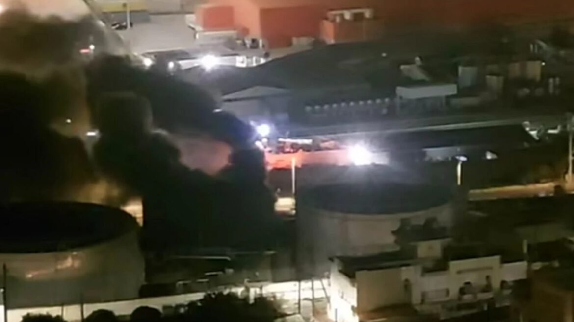 Φωτιά στα Καζάνια στο Πέραμα – Εκτροπές κυκλοφορίας – Δήμαρχος Περάματος: «Κλείστε τα παράθυρα» – Δείτε βίντεο