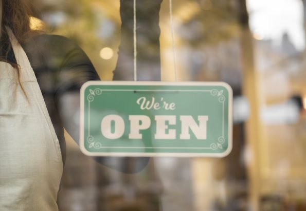 Χειμερινές εκπτώσεις 2026: Ανοιχτά τα καταστήματα σήμερα – Το ωράριο λειτουργίας και τι να προσέξετε κατά