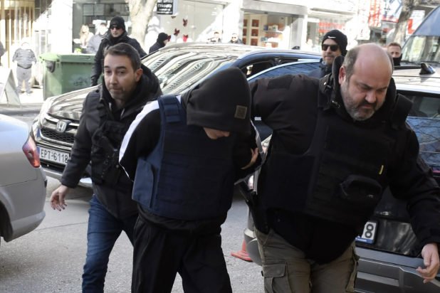 Ανατροπή στη δολοφονία του 17χρονου: «Να ανοίξουν τα στόματα γιατί φοβούνται…» λέει ο πατέρας του