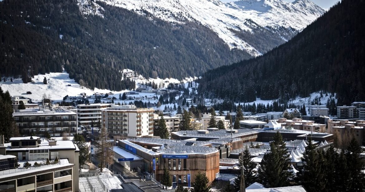 Το «νέο Νταβός» έχει πρωταγωνιστές τον Ντόναλντ Τραμπ και το MAGA: Η ατζέντα, ποιοι συμμετέχουν