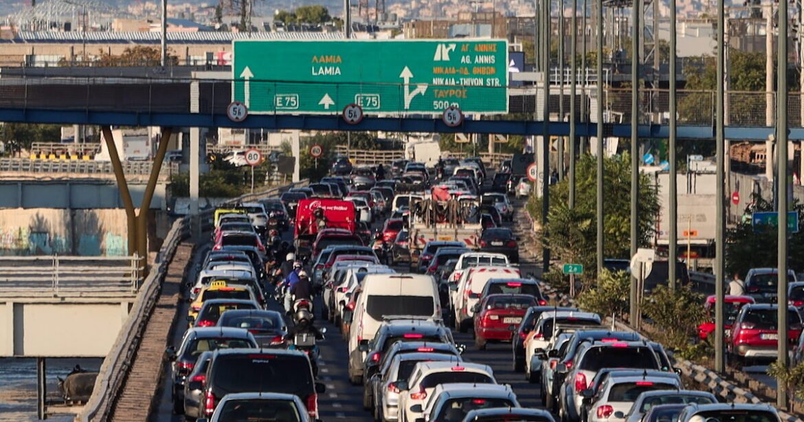 Κίνηση στους δρόμους: Στα «κόκκινα» Κηφισός και Κηφισίας – Προβλήματα εξαιτίας κλειστών λωρίδων