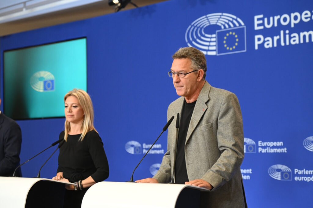 «Αυτά μόνο η ακροδεξιά!» Ο ΣΥΡΙΖΑ επιτίθεται στην Καρυστιανού για τις αμβλώσεις