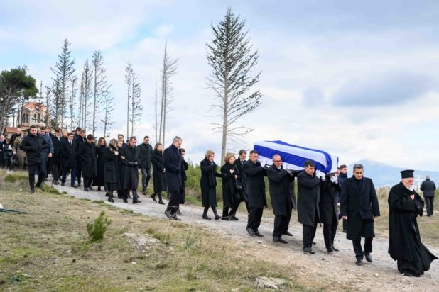 Σε στενό οικογενειακό κύκλο η ταφή της πριγκίπισσας Ειρήνης στο Τατόι – Συντετριμμένη η βασίλισσα Σοφία – ΦΩΤΟ