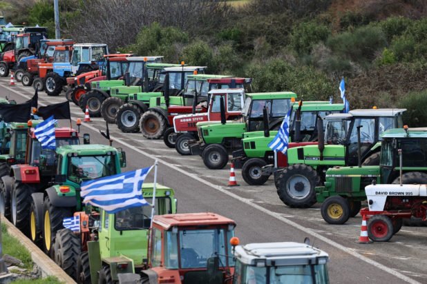 Αγρότες: Δεν έμειναν ικανοποιημένοι μετά τη συνάντηση στο Μαξίμου, «υπό συζήτηση τεχνικά και θεσμικά