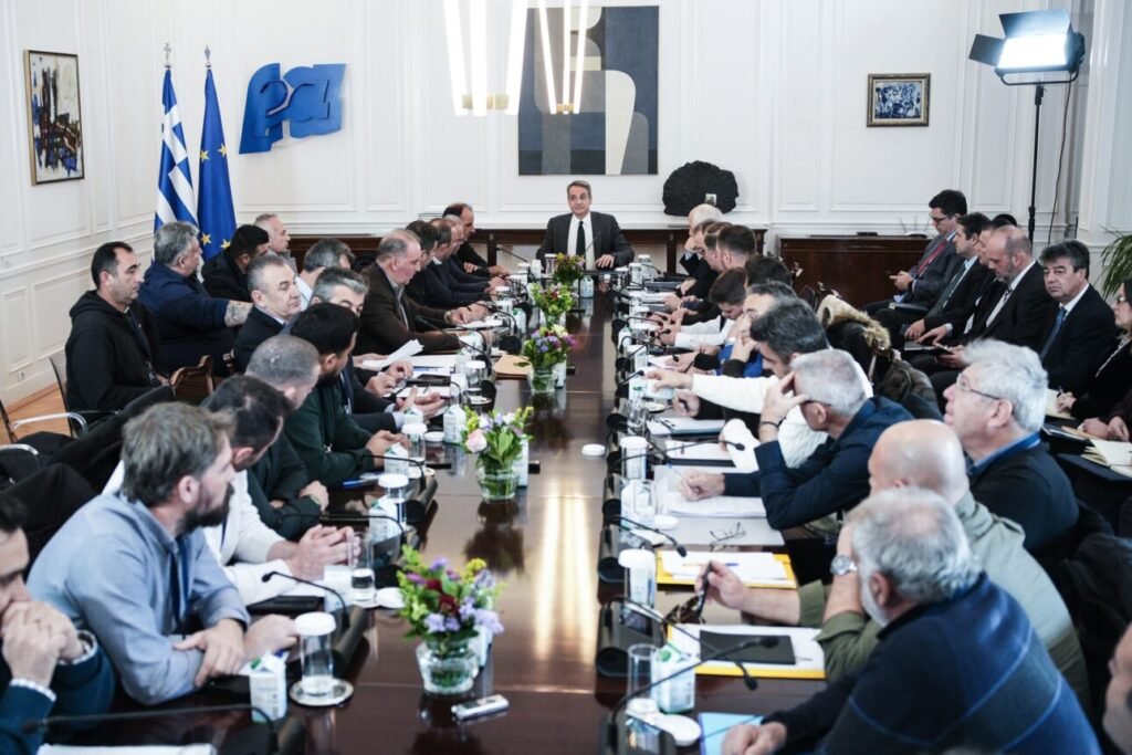 Στο Μαξίμου οι «σκληροί» από τα μπλόκα – πήγε και ο Ανεστίδης απ’ έξω