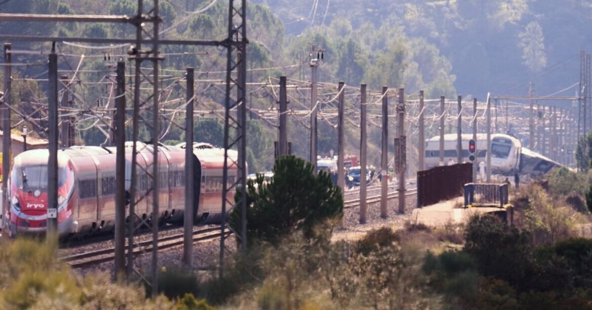 Ισπανία: Τα τρία σενάρια και τα 20 δευτερόλεπτα της σιδηροδρομικής τραγωδίας