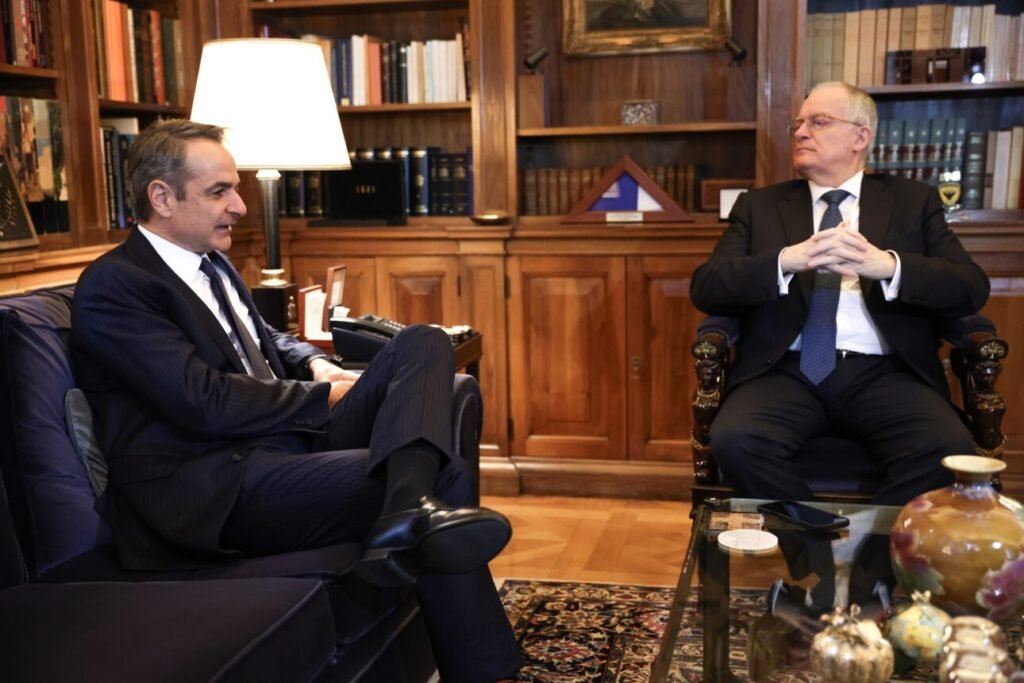 Μητσοτάκης σε Τασούλα: Σας φέρνω νέα ταραγμένων θαλασσών