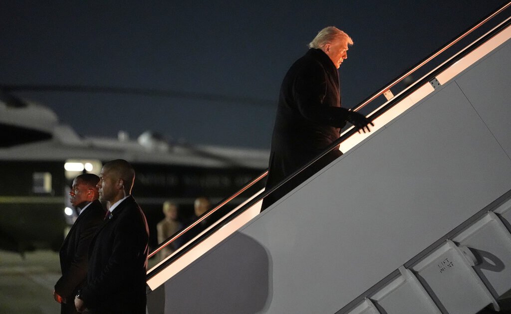 Θρίλερ λίγες ώρες πριν το Νταβός: Πρόβλημα στο Air Force One που επέβαινε Τραμπ