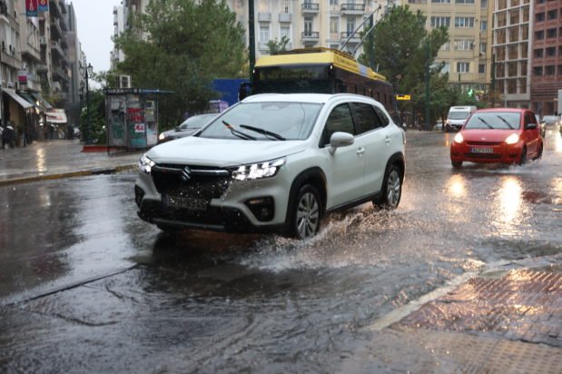 Κακοκαιρία: Προειδοποίηση Μαρουσάκη για νέα κύματα βροχών και καταιγίδων τις επόμενες ώρες – Η πρόβλεψη για