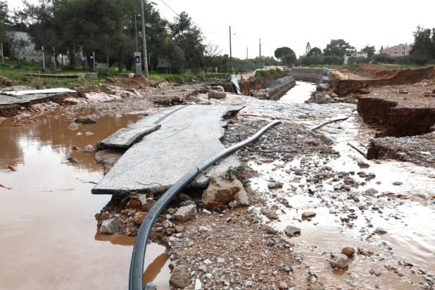Κακοκαιρία στην Αττική: Σε κατάσταση έκτακτης ανάγκης κηρύχθηκαν οι δήμοι Βάρης-Βούλας-Βουλιαγμένης και
