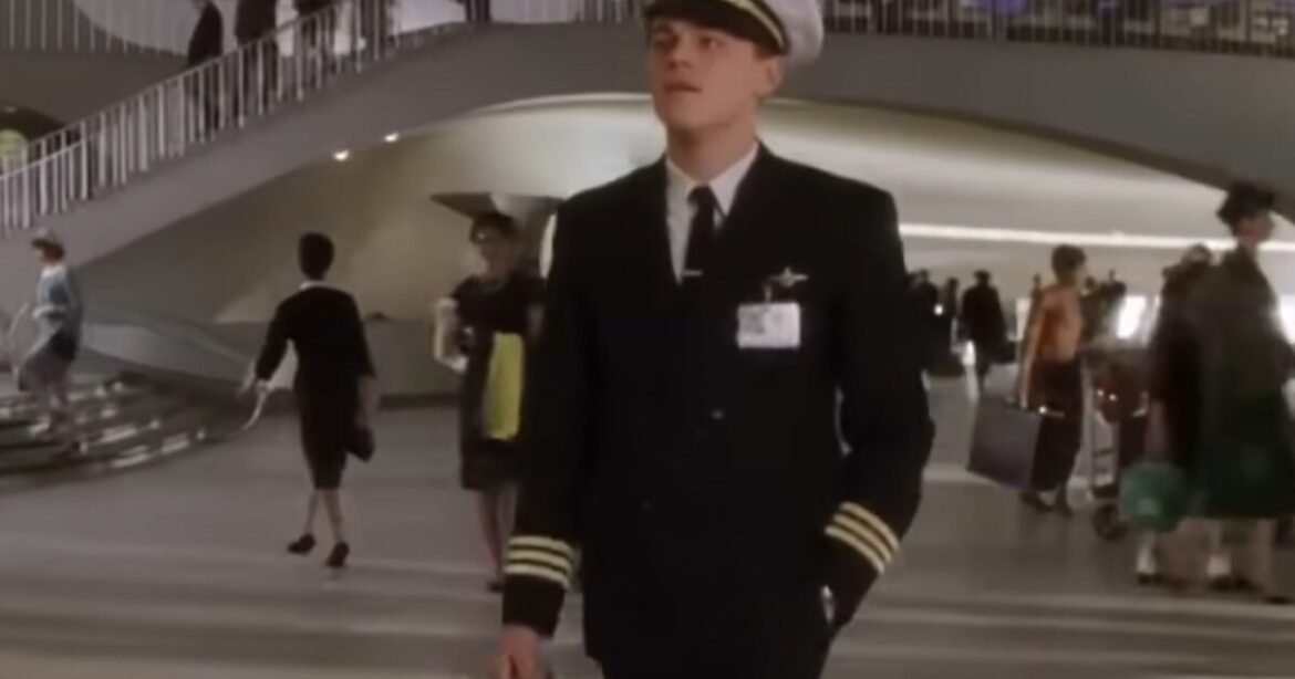 Απάτη που θύμισε Ντι Κάπριο: Παρίστανε τον πιλότο και ταξίδευε δωρεάν για χρόνια