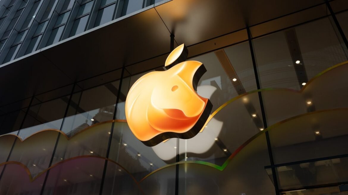 Η αντεπίθεση της Apple στην AI: Το AI Pin και η μεταμόρφωση της Siri σε chatbot