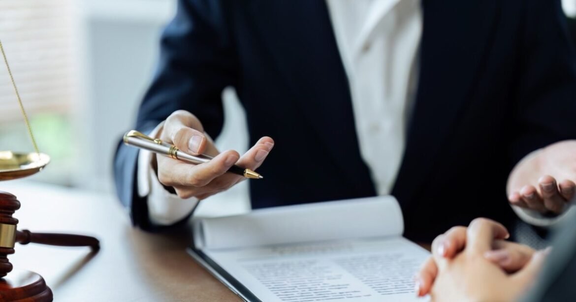 Νέα ψηφιακή εφαρμογή της ΑΑΔΕ για την υποβολή συμβάσεων δικηγόρων με τους πελάτες τους