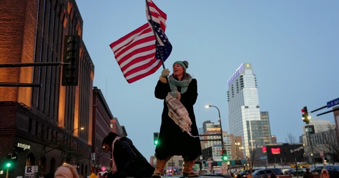 Οργή κατά της ICE στη Μινεάπολις – Δεν τους απέτρεψε ούτε το πολικό ψύχος