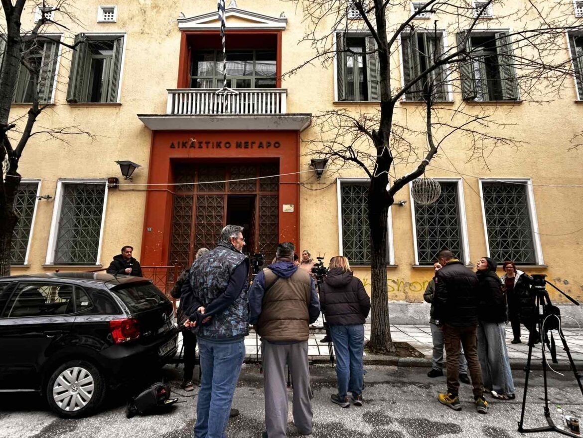 Σέρρες: «Η γυναίκα μου έχει ψυχικά προβλήματα εδώ και χρόνια» λέει ο σύζυγος της καθηγήτριας που φίμωσε τον