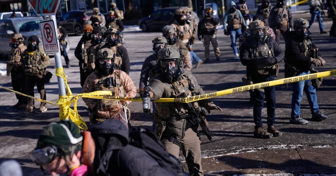 Στα άκρα η κόντρα Τραμπ και δημάρχου για τον νεκρό 37χρονο από την ICE – «Φλέγεται» η Μινεάπολη (εικόνες, βίντεο)