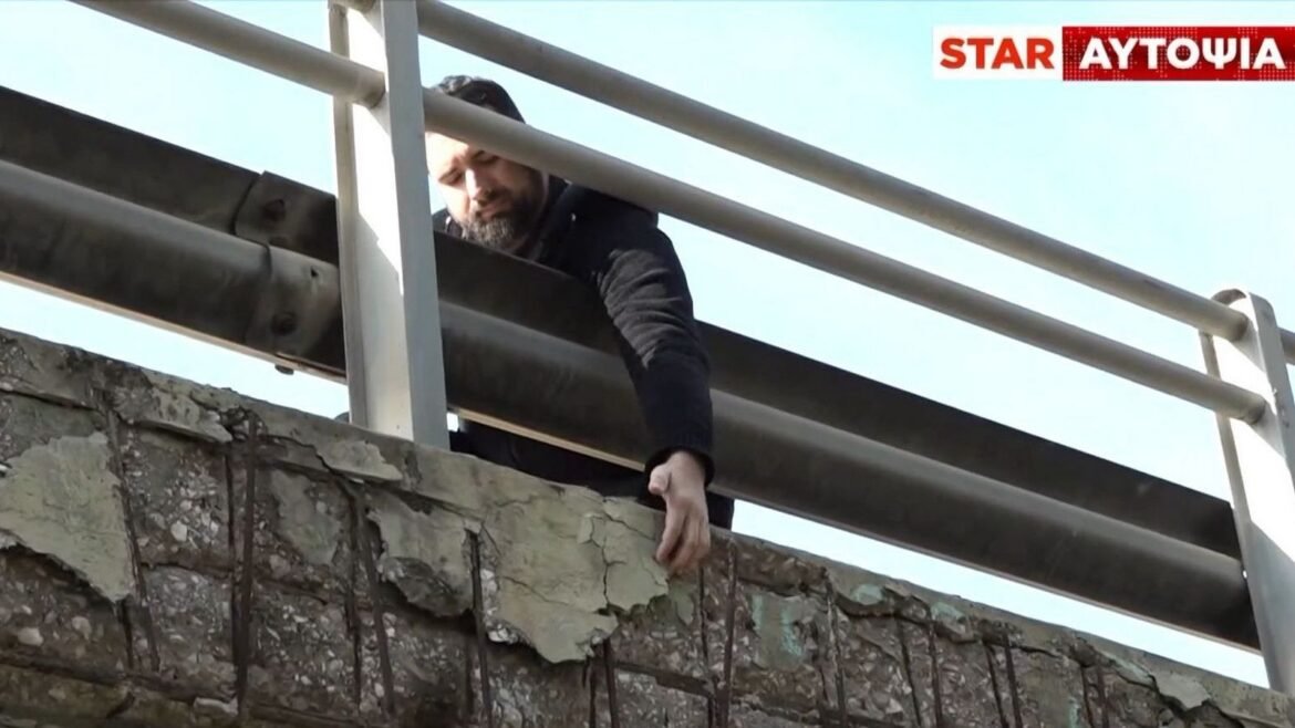 Ανησυχία για γέφυρα στο Νέο Φάληρο: Σάπια σίδερα και τσιμέντα στον… αέρα – Δείτε βίντεο