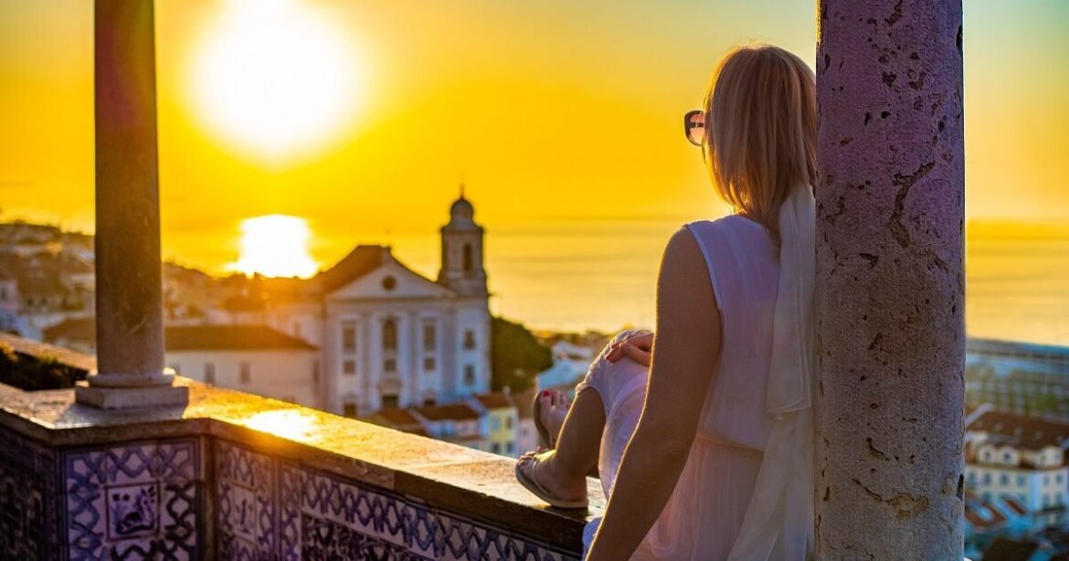 «Μίνι συνταξιοδότηση»: Το νέο ταξιδιωτικό trend των νέων – Πώς θα το κάνετε