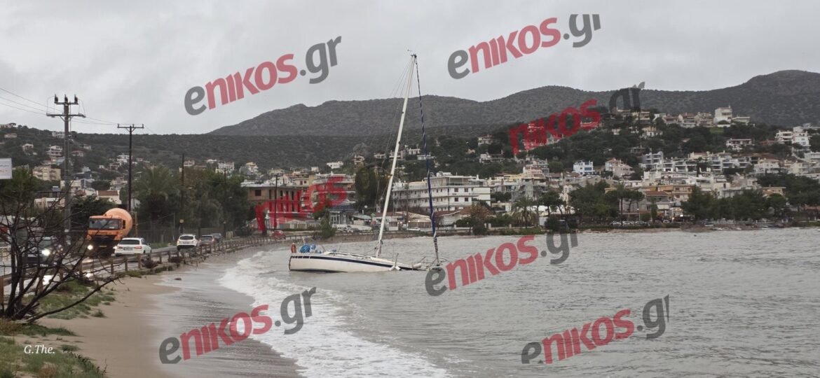Πόρτο Ράφτη: Iστιοφόρο σκάφος προσάραξε σε αμμώδη περιοχή – Δείτε φωτογραφίες