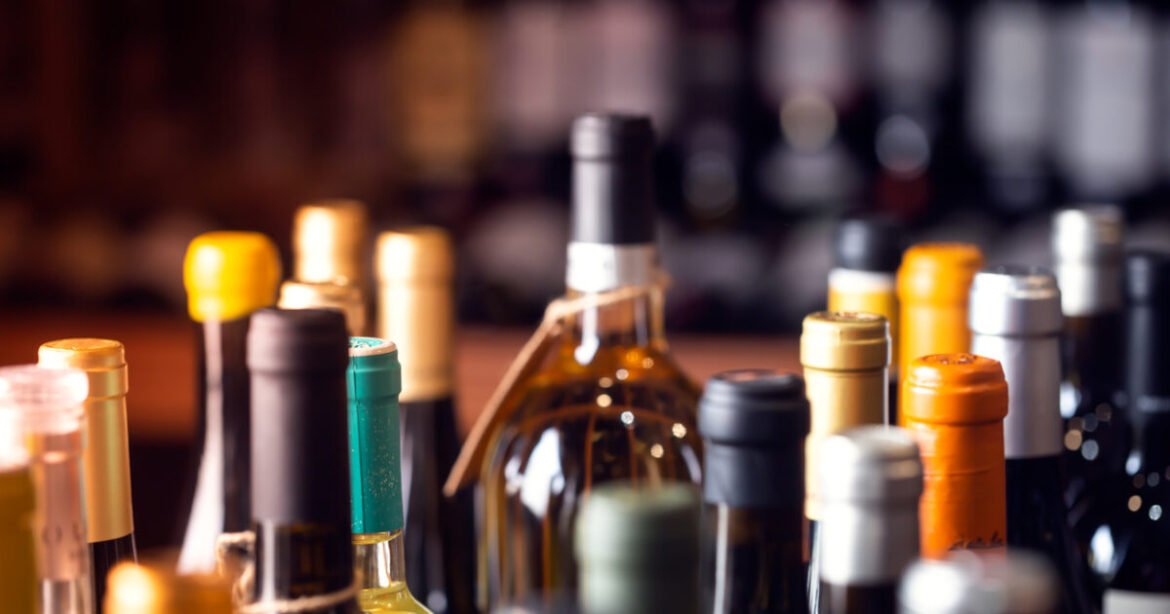 Λαθρεμπόριο καπνού και αλκοόλ: Το «κρυφό» κόστος για τα δημόσια έσοδα και το νέο πλάνο ελέγχων