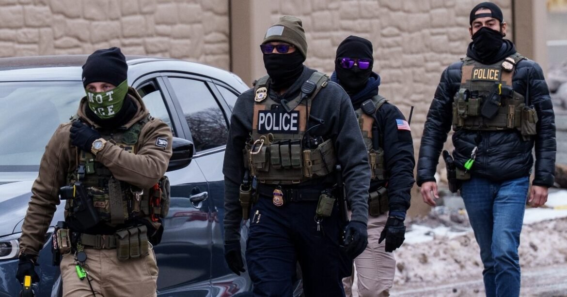 Ξέφυγαν οι πράκτορες της ICE – Απόπειρα εισβολής στο προξενείο του Εκουαδόρ στη Μινεάπολη (βίντεο)