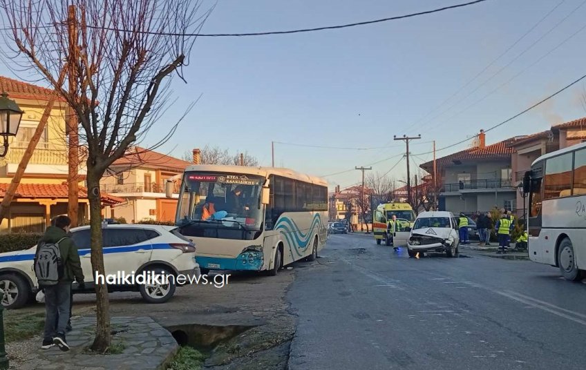 Τροχαίο στη Χαλκιδική: Βαν συγκρούστηκε με λεωφορείο που μετέφερε μαθητές