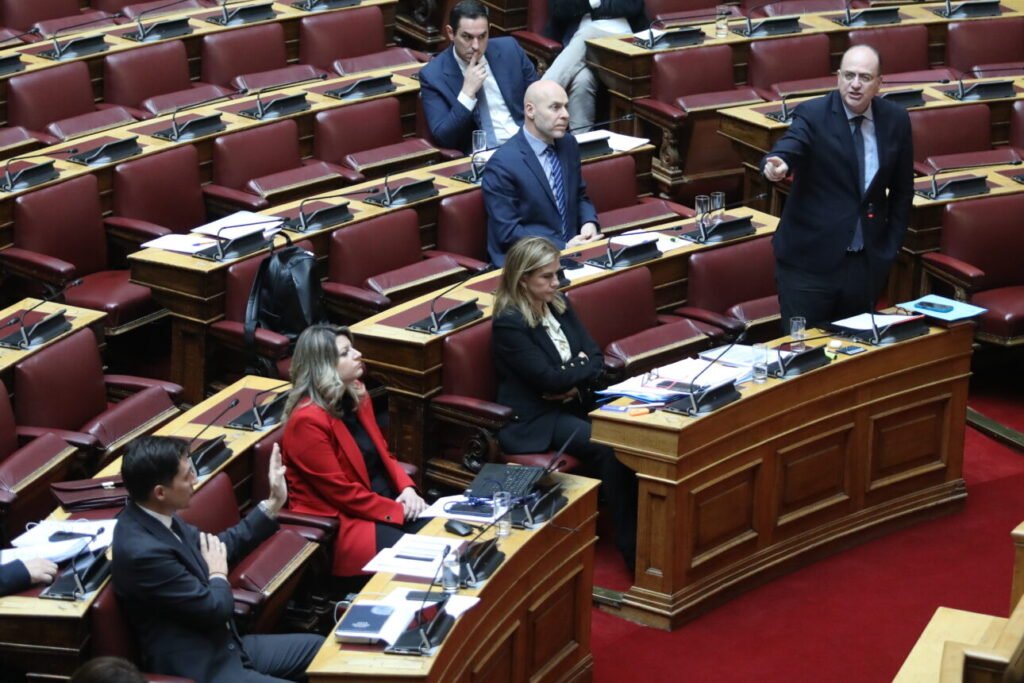 Σφοδρή σύγκρουση στη Βουλή για τα Ιμια: «Μοιραίοι και άβουλοι Σημίτης, Αρσένης, Πάγκαλος» – «Ανακαλέστε!»