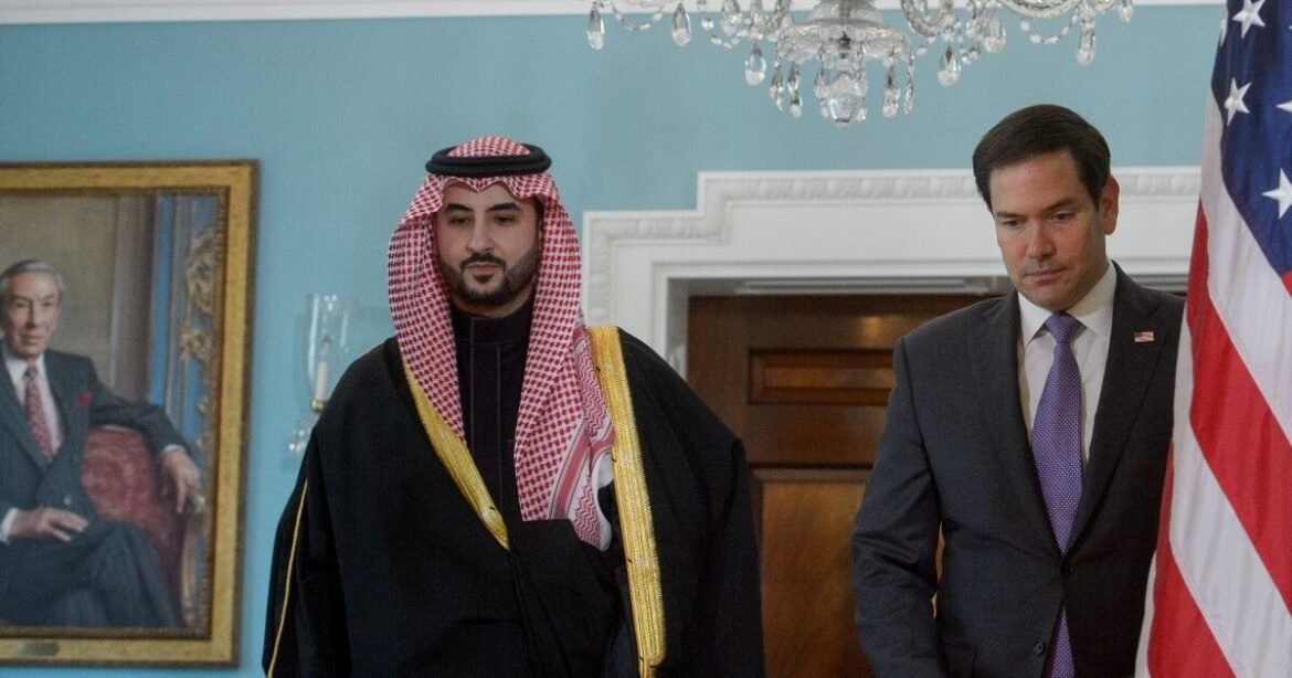 Στις ΗΠΑ Σαουδάραβες και Ισραηλινοί αξιωματούχοι για συζητήσεις σχετικά με το Ιράν