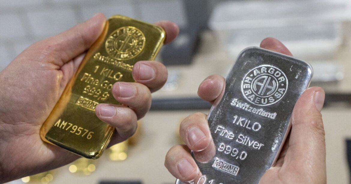 Υποχωρεί από τα επίπεδα ρεκόρ η τιμή του χρυσού – Έντονη μεταβλητότητα στην αγορά