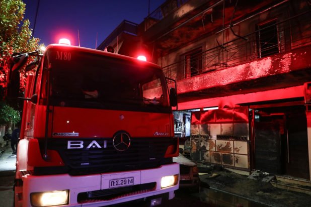 Δάφνη: Φωτιά σε μοτοσικλέτα κι όχημα έσβησε η Πυροσβεστική