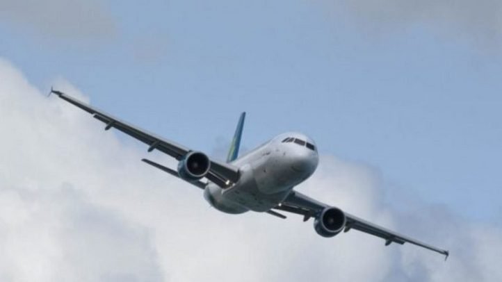 Έλληνας πιλότος κάνει… θραύση στα social media με τις ατάκες του εν ώρα πτήσης – «Ούτε τα πουλάκια του