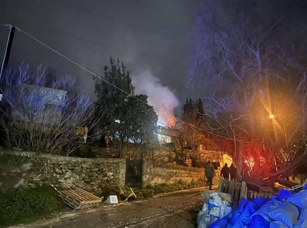 Φωτιά σε μονοκατοικία στην Καβάλα – Επιχείρηση της Πυροσβεστικής