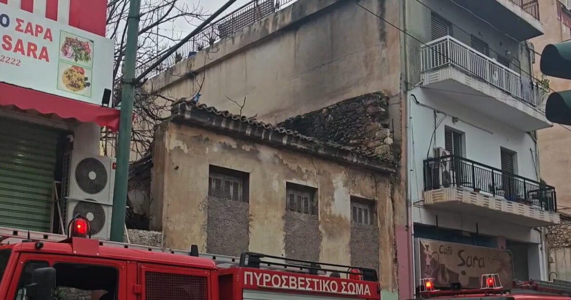 Φωτιά σε κτίριο στο Μεταξουργείο – Διεκόπη η κυκλοφορία στην οδό Δεληγιώργη