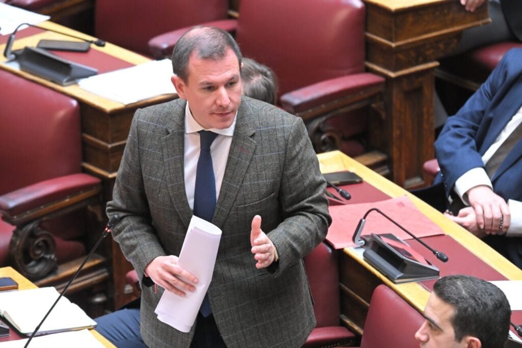 Συνταγματική αναθεώρηση: Ποιοι το συζητούν, ποιοι όχι