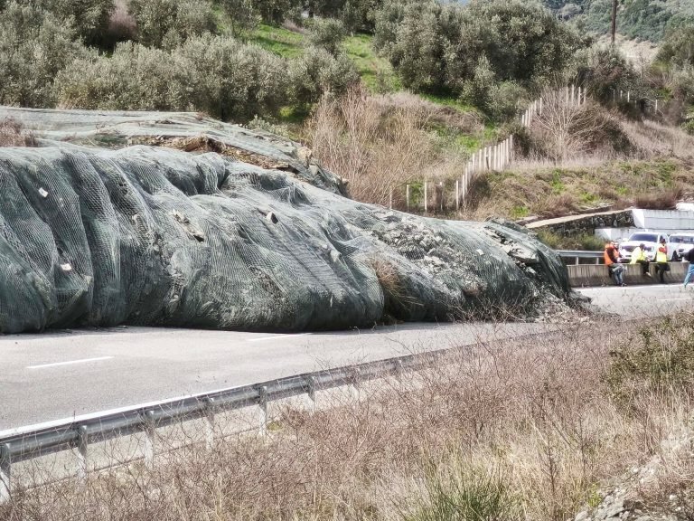Κατολίσθηση στην Ιόνια οδό: Υπάρχει ρήγμα 200 μέτρων – Μόνο από την παλαιά εθνική διεξάγεται η κίνηση