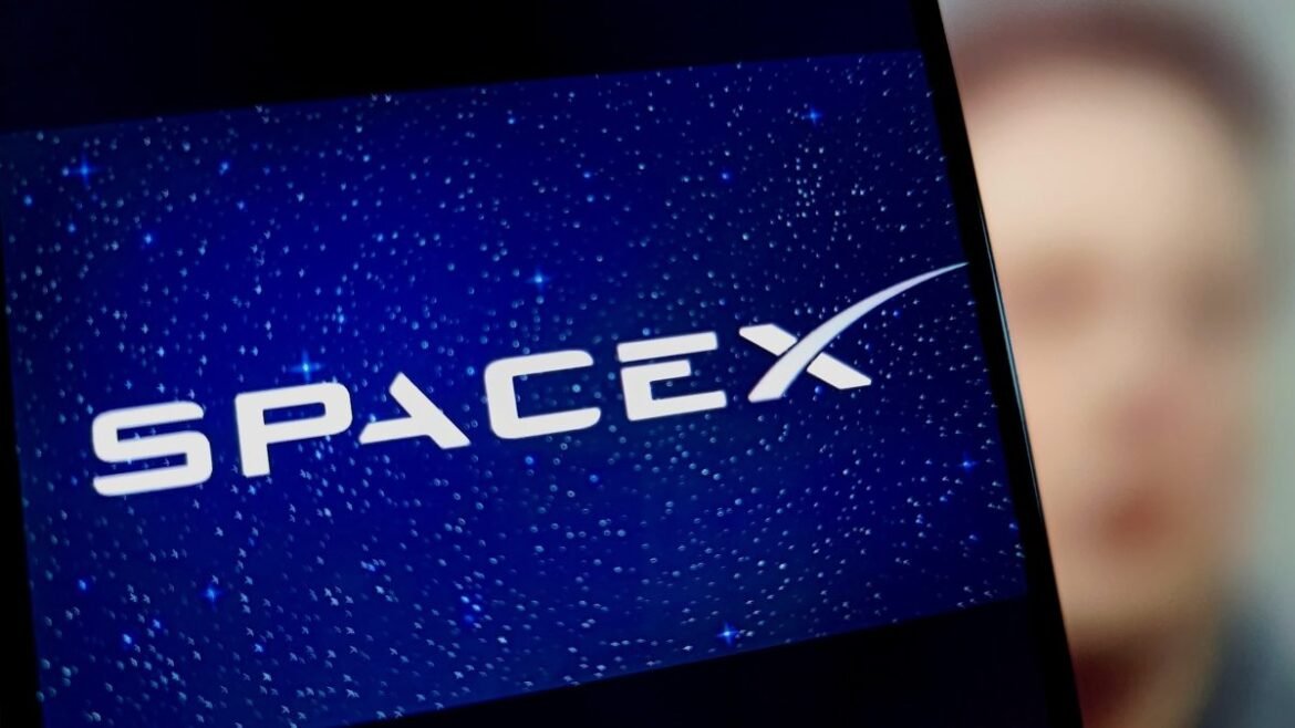 SpaceX: Σχέδιο-μαμούθ για 1.000.000 δορυφόρους-data centers γύρω από τη Γη