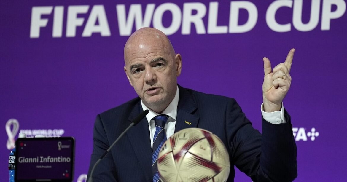 Ο πρόεδρος της FIFA Τζιάνι Ινφαντίνο στην «λίστα εξόντωσης» των Ουκρανών