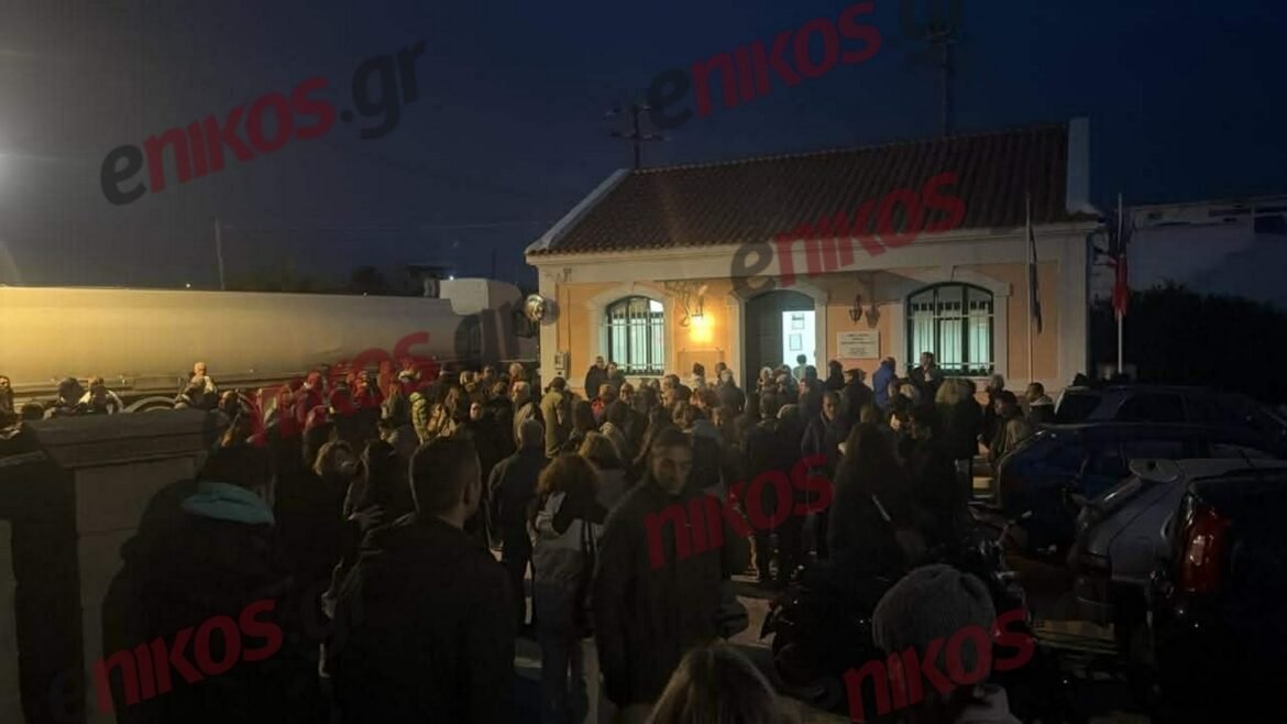 Αίγινα: Συγκέντρωση διαμαρτυρίας συλλόγων και κατοίκων για το ακατάλληλο νερό – ΦΩΤΟ αναγνώστη