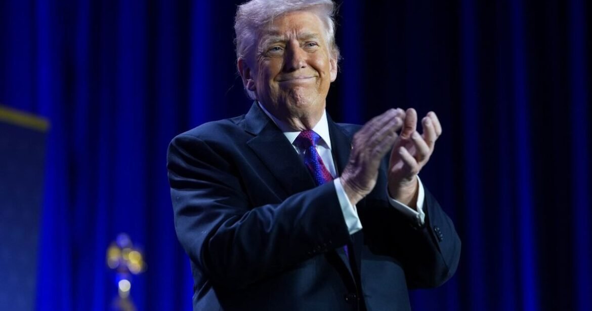 Ο Τραμπ κατέβασε το ρατσιστικό βίντεο με τους Ομπάμα – Δικαιολογίες μετά τον σάλο από τον Λευκό Οίκο