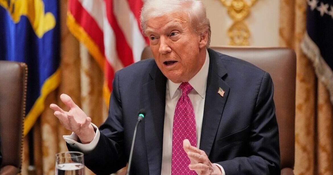 Σάλος με ρατσιστικό βίντεο του Τραμπ – «Καταδικάζει» τις εικόνες με τους Ομπάμα αλλά δεν ζητάει συγγνώμη