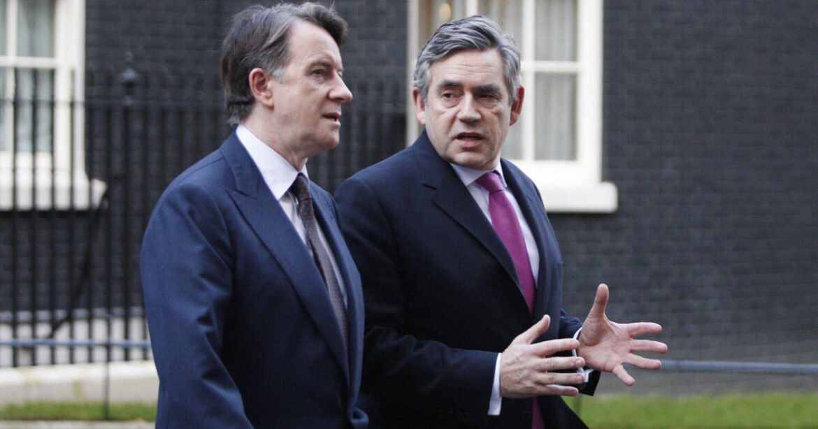 Έρευνες της βρετανικής αστυνομίας στα σπίτια του Μάντελσον – Γκόρντον Μπράουν: «Οικονομικό έγκλημα και προδοσία»