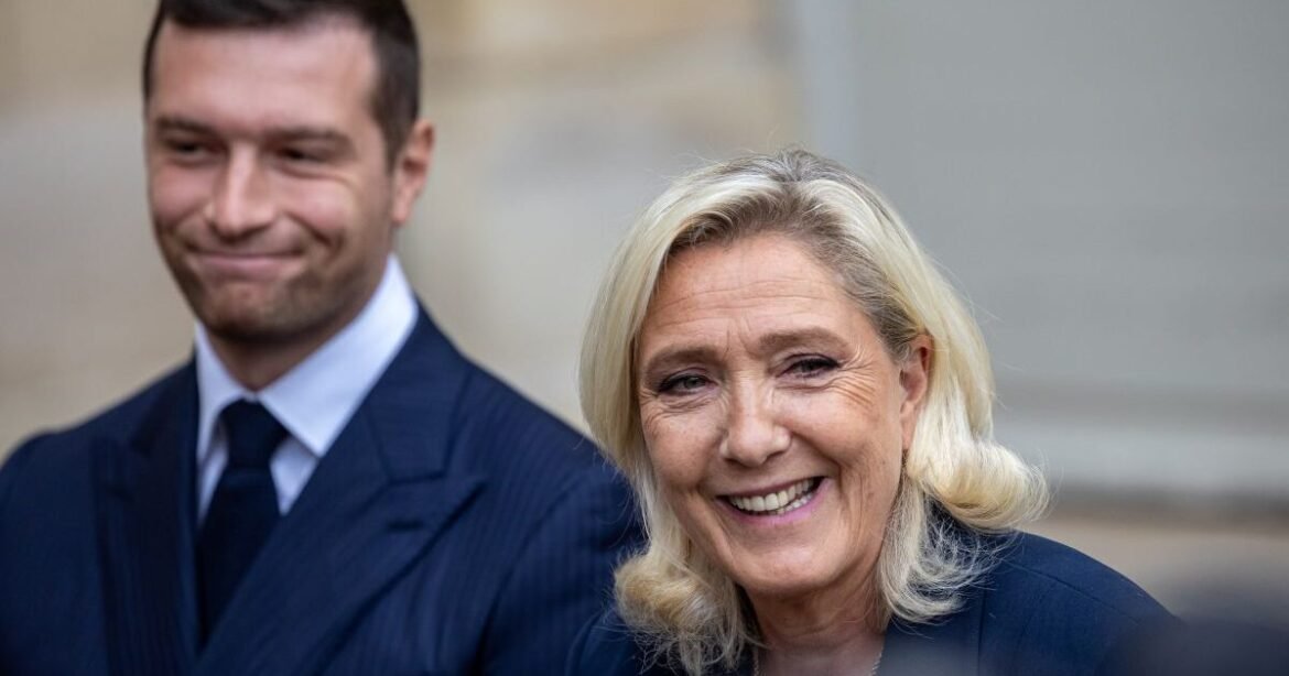 Η Λεπέν πρώτα χάνει το κόμμα της και μετά την Προεδρία της Γαλλίας: Οι 7 στους 10 προτιμούν τον Μπαρντελά