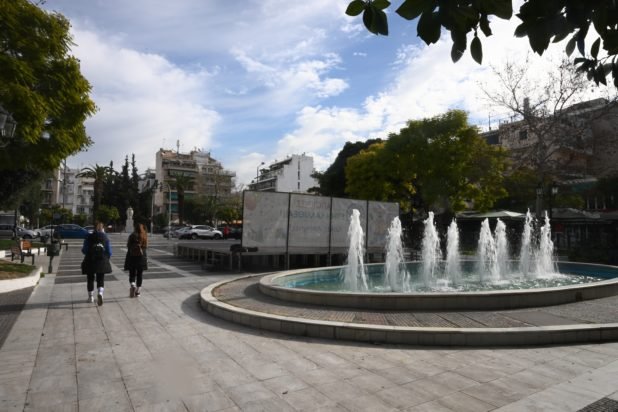 Καλλιθέα: «Είπα ψέματα ότι είμαι γιατρός για να με αφήσουν να κάνω ΚΑΡΠΑ», λέει ο άνδρας που έδωσε τις