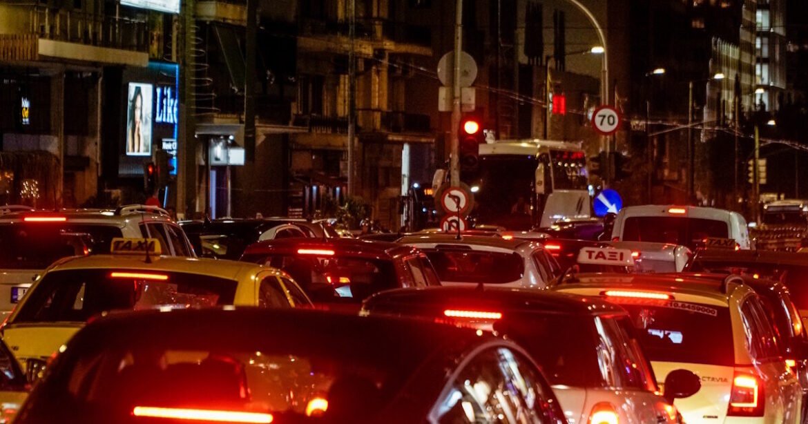 Τέσσερα τροχαία στην Λεωφόρο Ποσειδώνος: Κυκλοφοριακό κομφούζιο στο ρεύμα προς Γλυφάδα