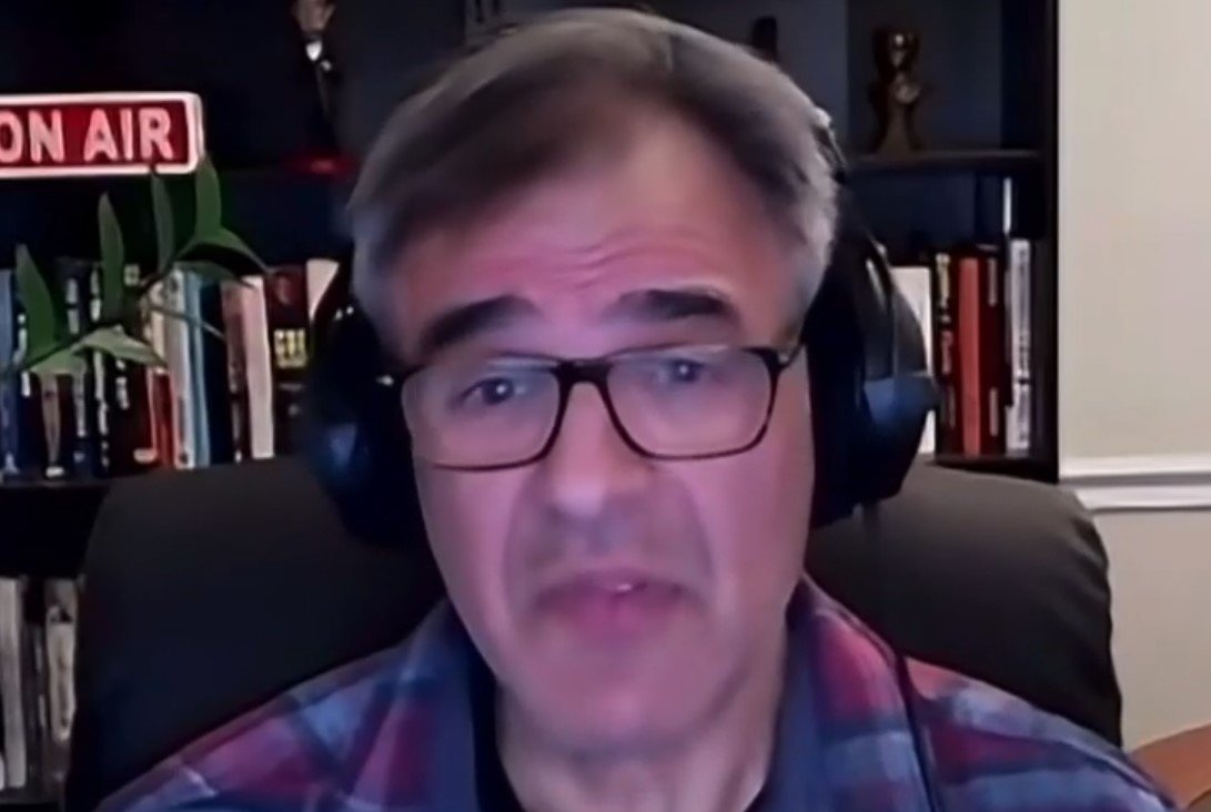 Πρώην αξιωματικός CIA για τον 54χρονο Σμήναρο: «Η αμερικάνικη υπηρεσία είπε στην ΕΥΠ “έχετε πρόβλημα