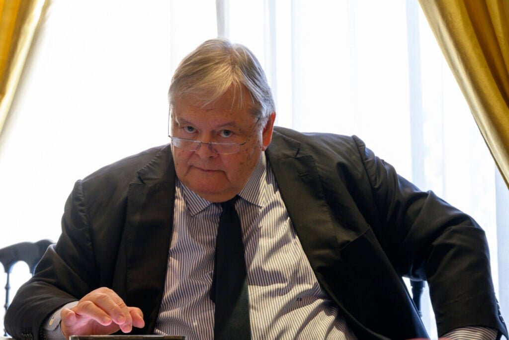 Νέο μέτωπο Βενιζέλου – κυβέρνησης για το άρθρο 86