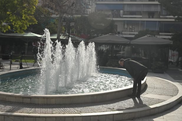 Καλλιθέα: Συγκρατημένα αισιόδοξοι οι γιατροί για το κοριτσάκι που νοσηλεύεται διασωληνωμένο – Συγκλονίζουν οι μαρτυρίες των αστυνομικών